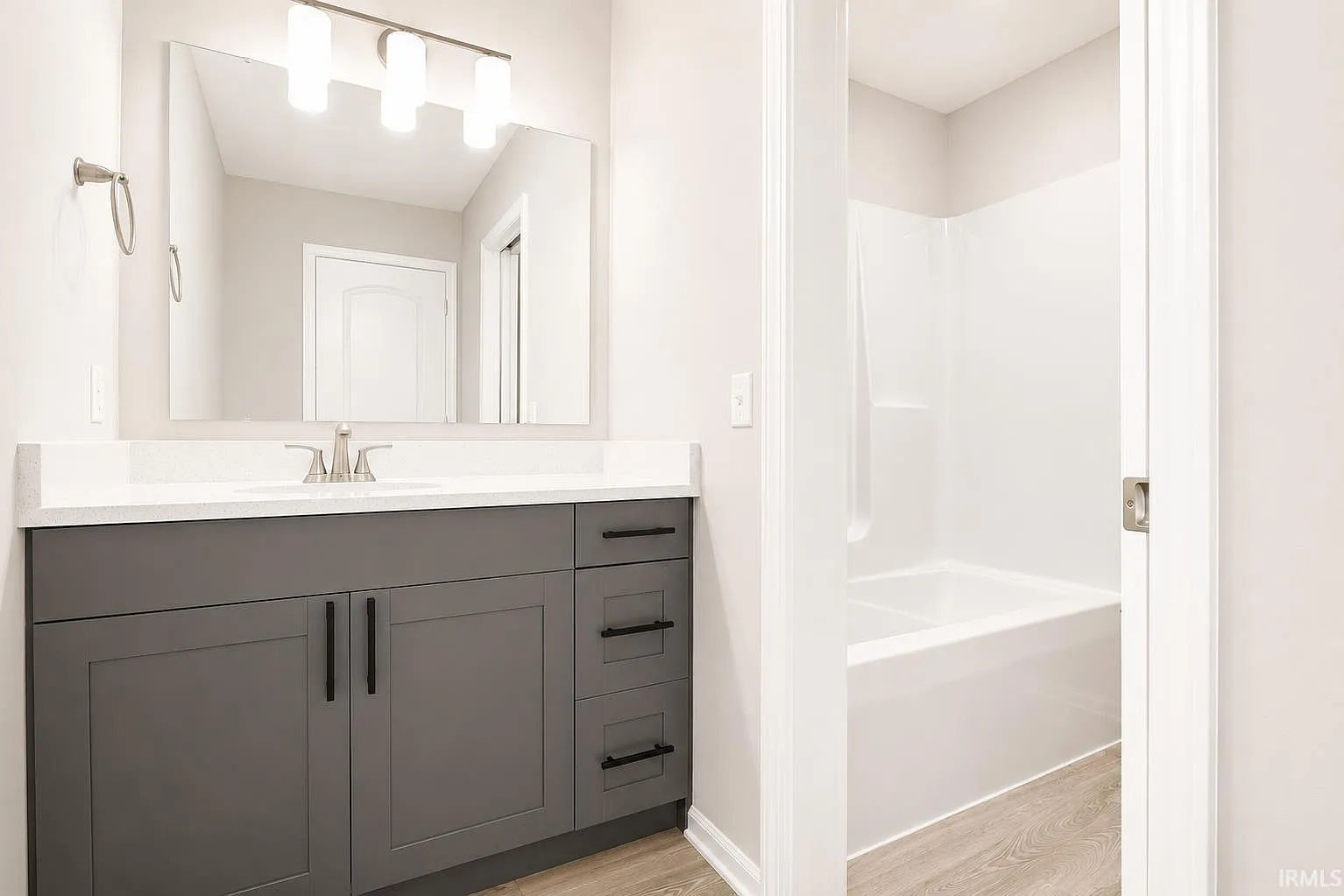 3 bed, 2.5 bath, 1832 sqft, $2,090 — Photo 3