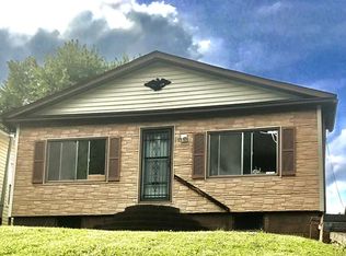 707 Delaware St, Mount Hope, WV 25880