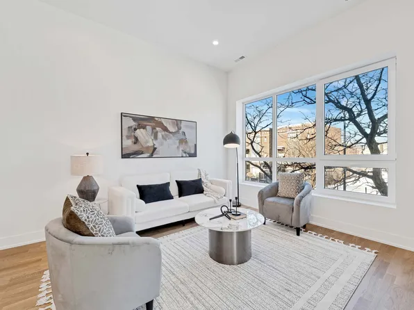 2127 W Madison St #403, Chicago, IL 60612