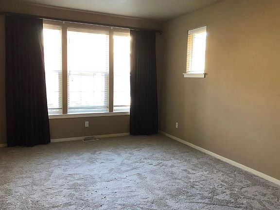 4th image of 760 NE 72nd Ave