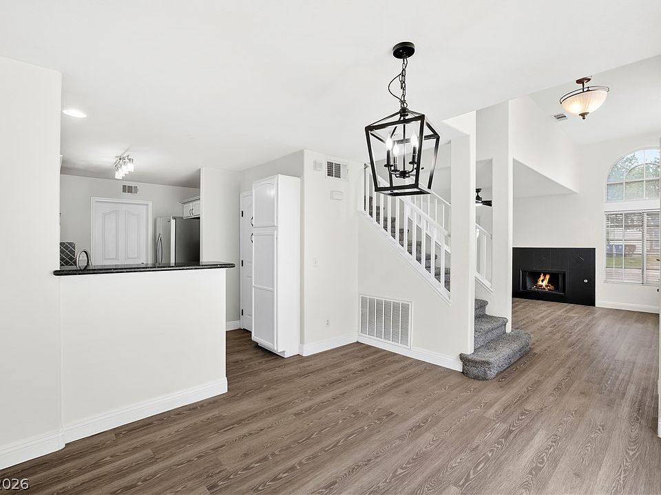 1st image of 206 Luninborg St