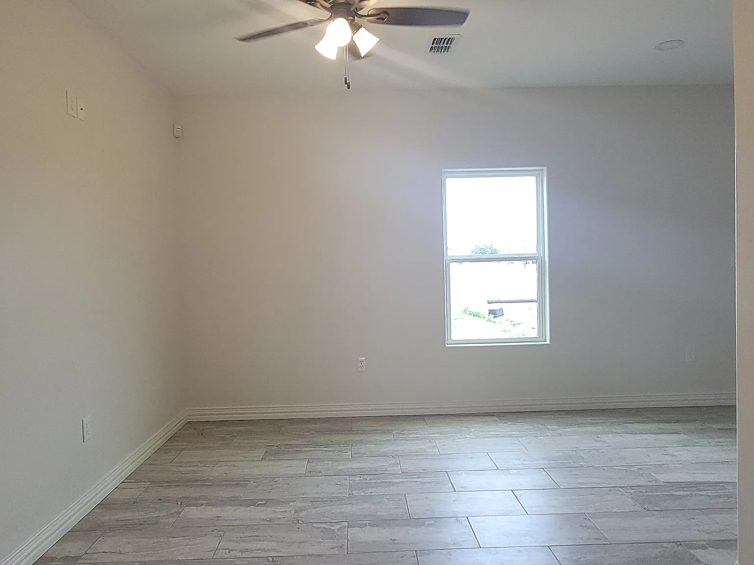 500 W Pablo Layton St — Photo 2