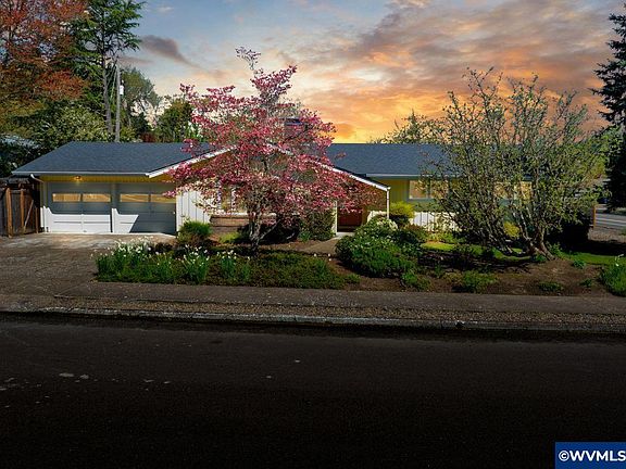 3rd image of 2905 NW Ashwood Dr