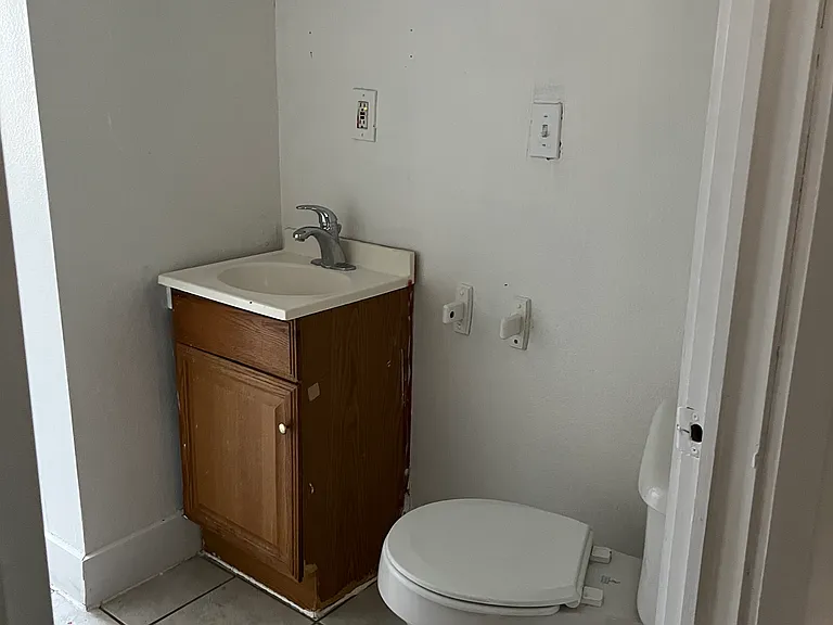 13 Albro Ave — Photo 8