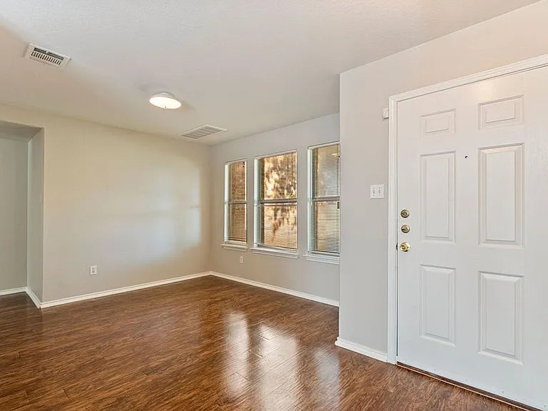 1209 Apollo Cir — Photo 4