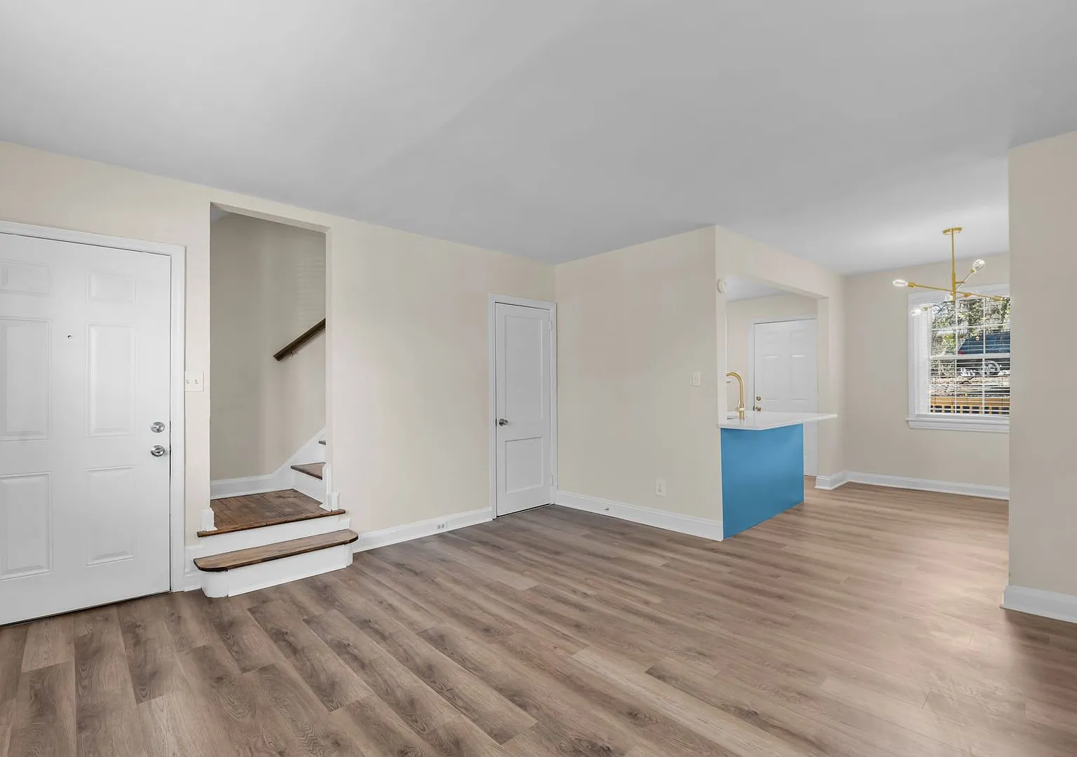 Spacious 1 Bedroom Duplex in Trinity Park, blocks from Duke! - Renovated & Pet Friendly — Photo 2
