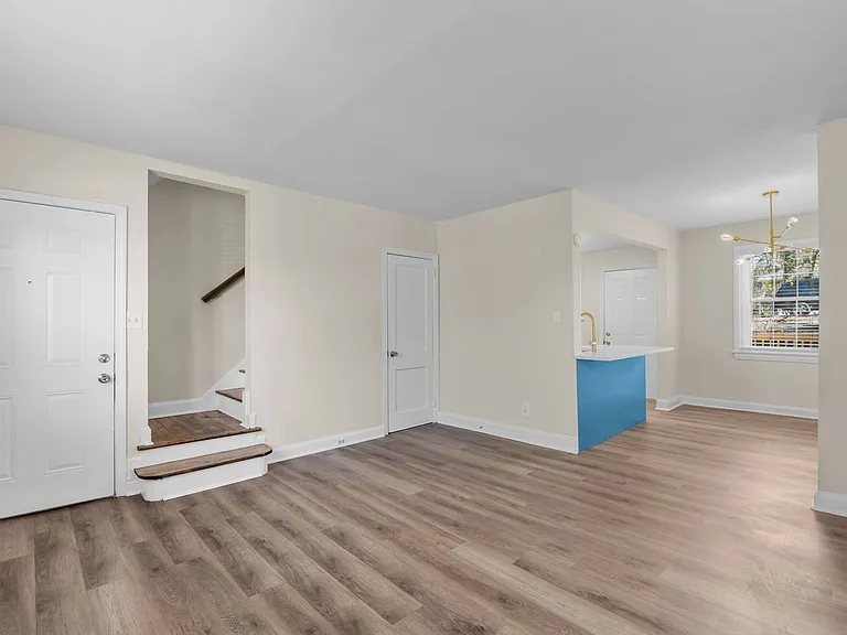 906 Clarendon St #A — Photo 9