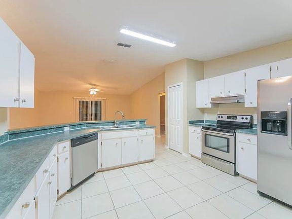 2nd image of 923 W Lake Cannon Dr NW