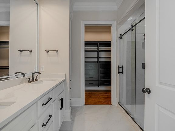 4th image of 205 Pine St