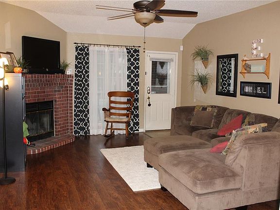 4th image of 201 Briarglen Dr