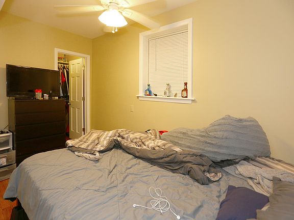 4th image of 1324 W Byron St