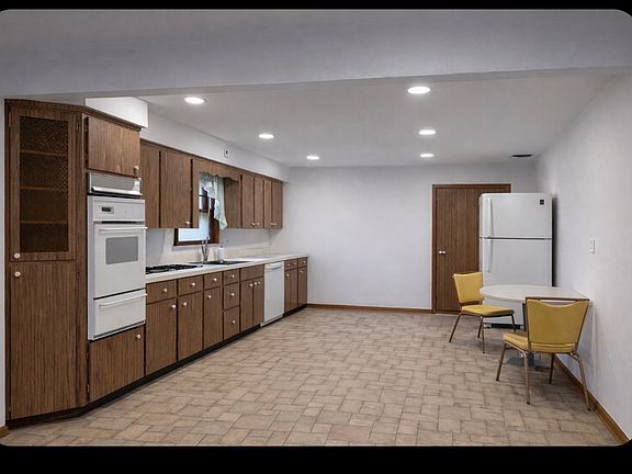 3rd image of 155 Madison Ave