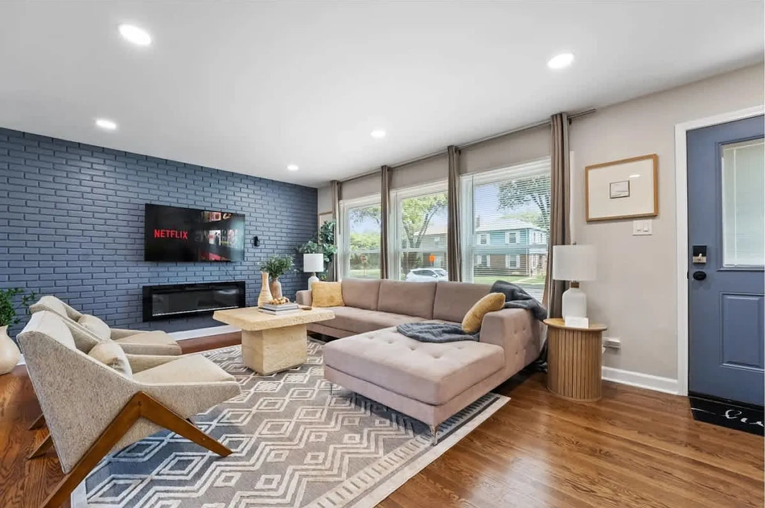 3 bed, 2.0 bath, 1646 sqft, $10,404 — Photo 1