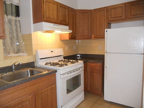 3rd image of 1801 A C Powell Blvd APT 1D