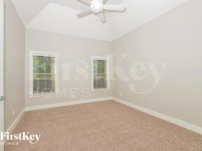 6362 Garrison — Photo 9