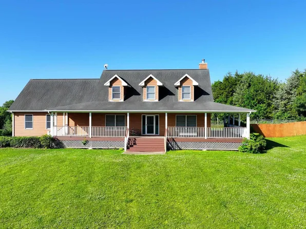 4581 180th St, Clinton, IA 52732