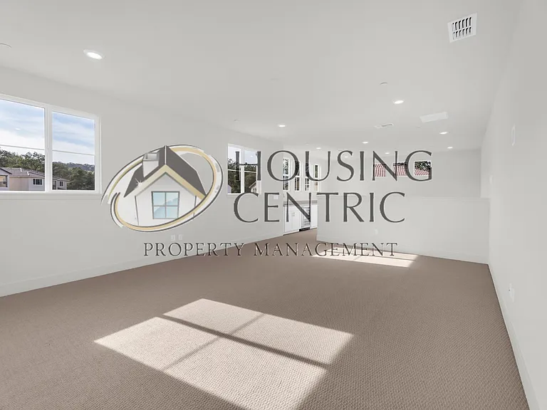637 Lincoln Ct — Photo 42