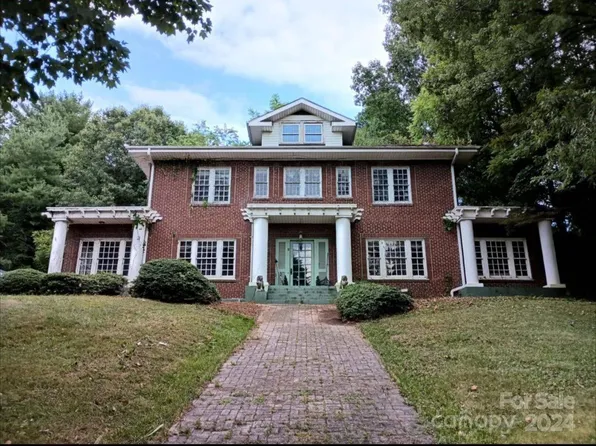 42 Church St, Canton, NC 28716