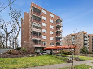 11 Euclid Ave APT 3D, Summit, NJ 07901
