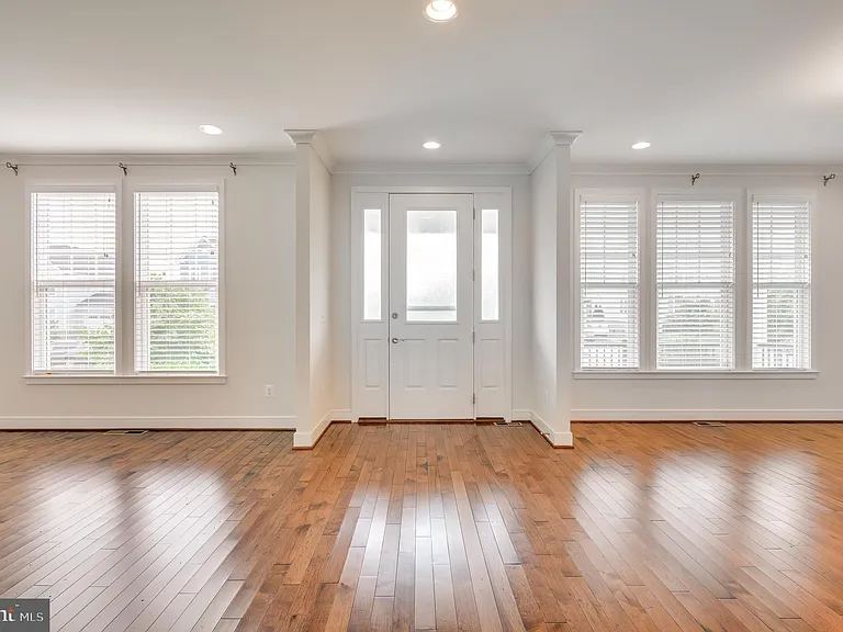 1118 Akan St SE — Photo 3