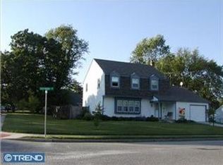 200 Bentwood Dr, Delran, NJ 08075