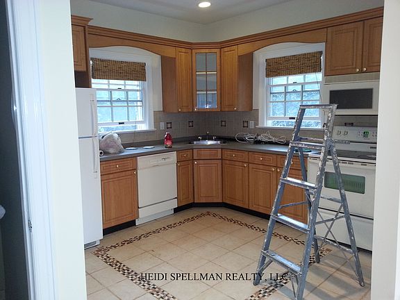 4th image of 85 Willowdale Ave