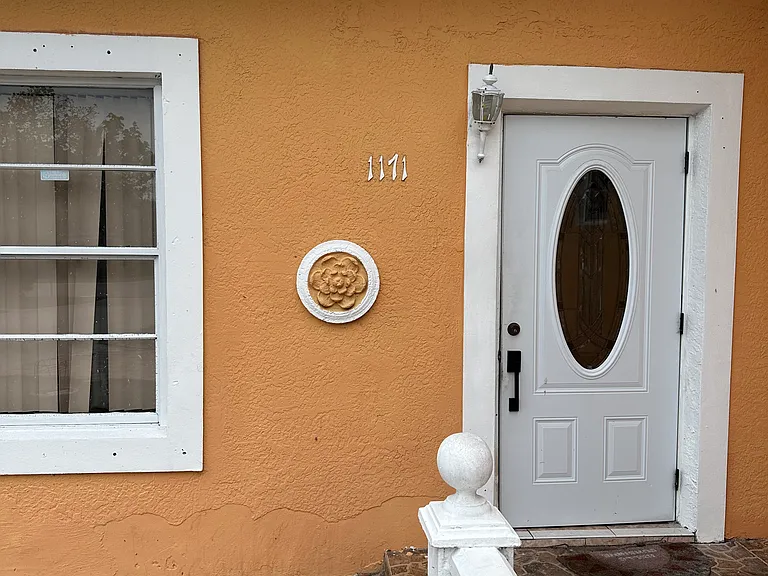 1171 Iroquois Ave — Photo 6