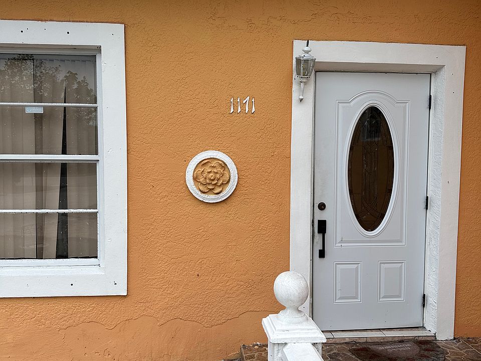 1st image of 1171 Iroquois Ave