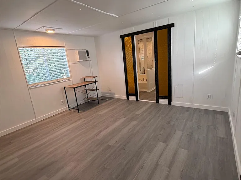 403 Avenue E — Photo 11