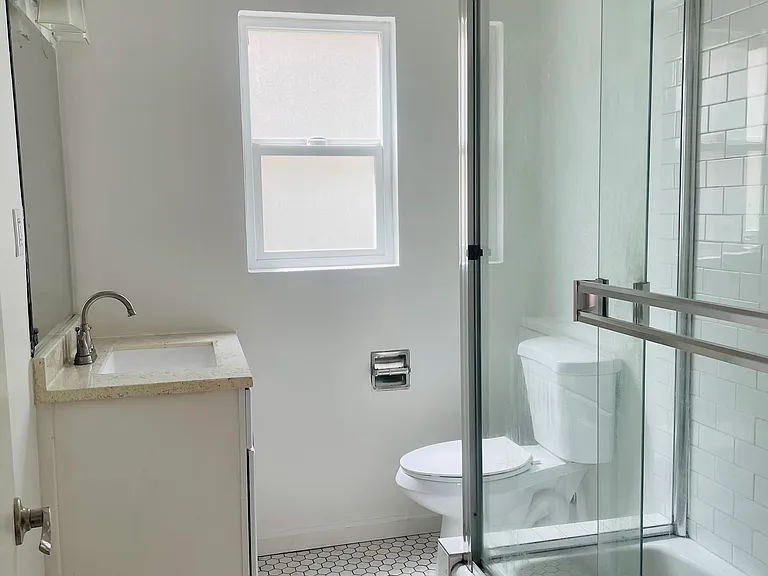 720 Silver Lake Blvd #2 — Photo 4
