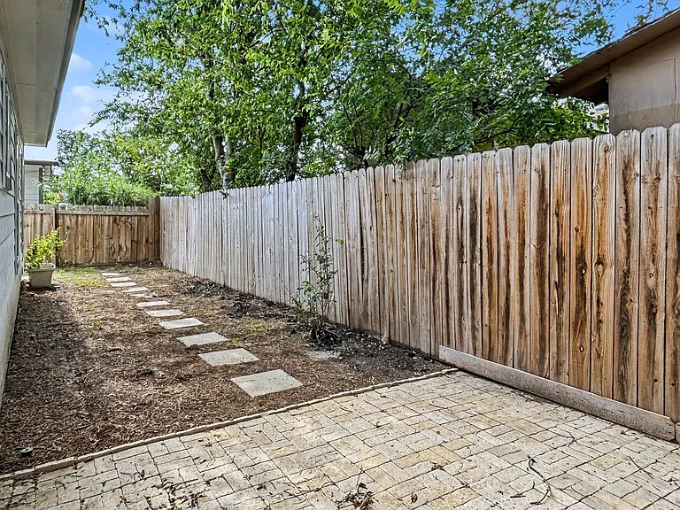 109 Sample St — Photo 9