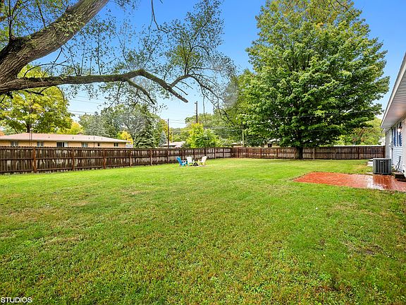 3rd image of 1337 Lupine Dr