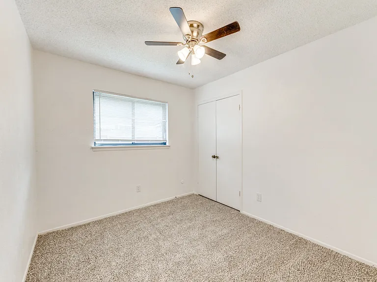 3914 Willowood Ln — Photo 7