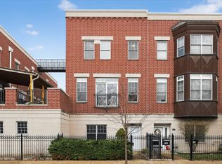 1151 E 46th St, Chicago, IL 60653
