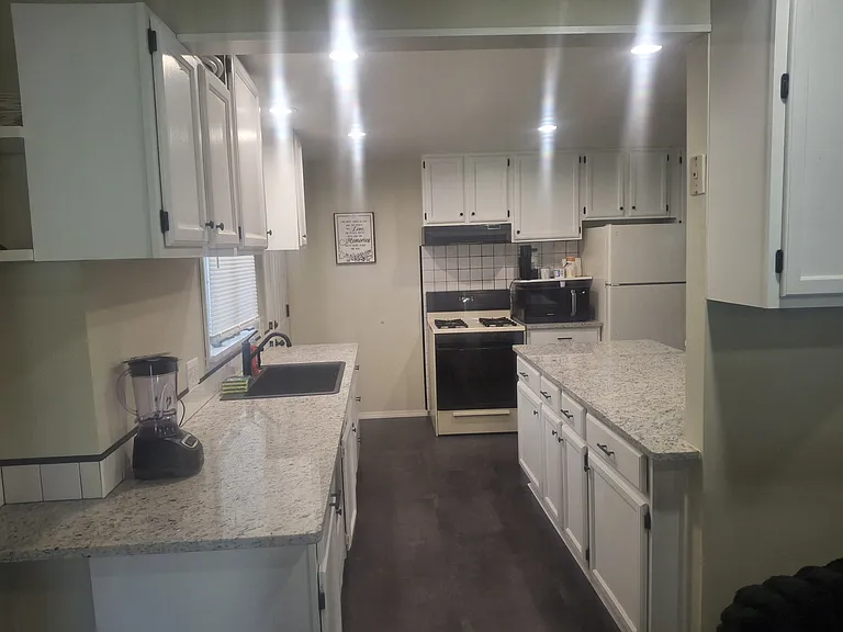 1495 Beach Ave — Photo 8