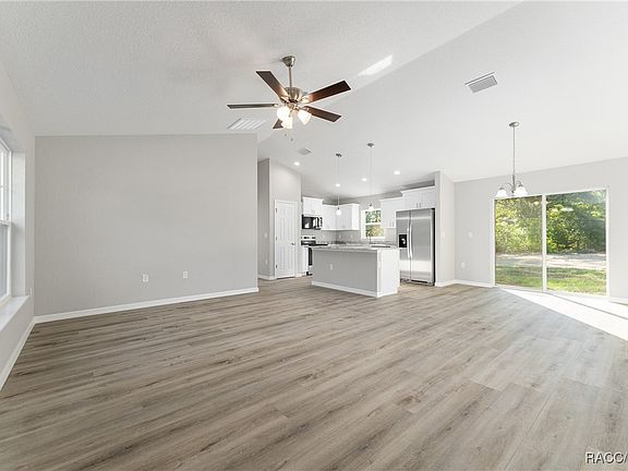 4th image of 2124 W Magenta Dr