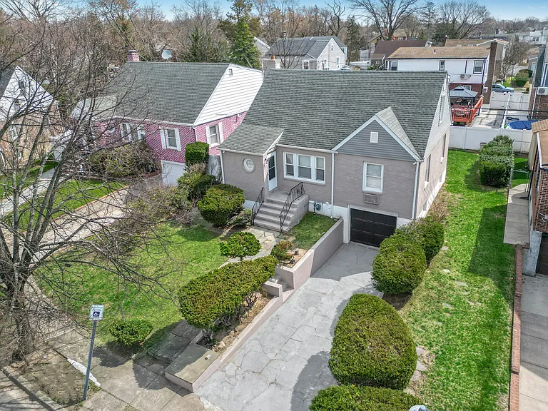 5 Hawthorne Ln — Photo 4
