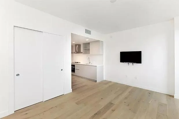 Studio, 475 sqft, $3,200 — Photo 3