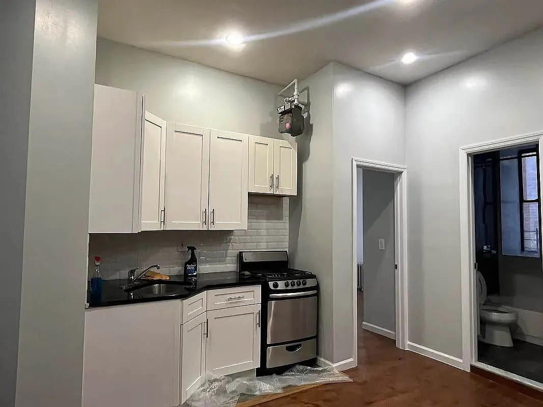 Building Photo - 551 W 170th St #15