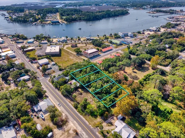 112 NE Avenue A, Carrabelle, FL 32322