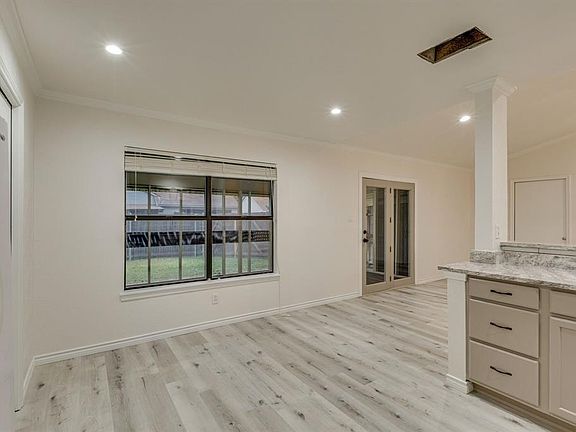 3rd image of 4602 Miramar Dr