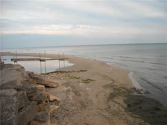 3rd image of 108 W Beach Dr