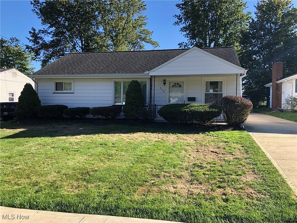 1st image of 972 Oakwood Dr