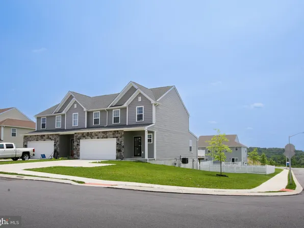 222 Ida Red Dr, Leesport, PA 19533
