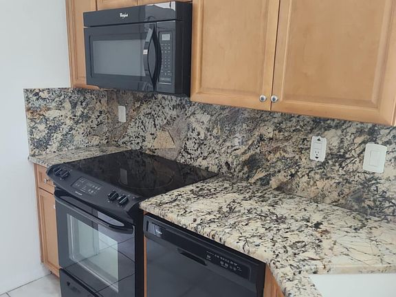 Granite counter top kitchen, all wood cabinets