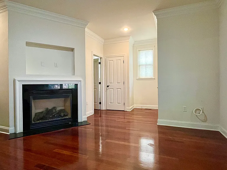 727 Evans St — Photo 2