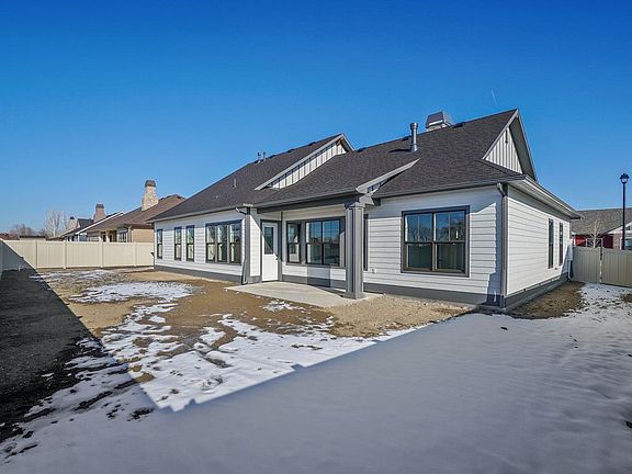 4th image of 817 Apple Glen Dr