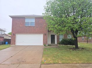 821 Flamingo Dr, Saginaw, TX 76131
