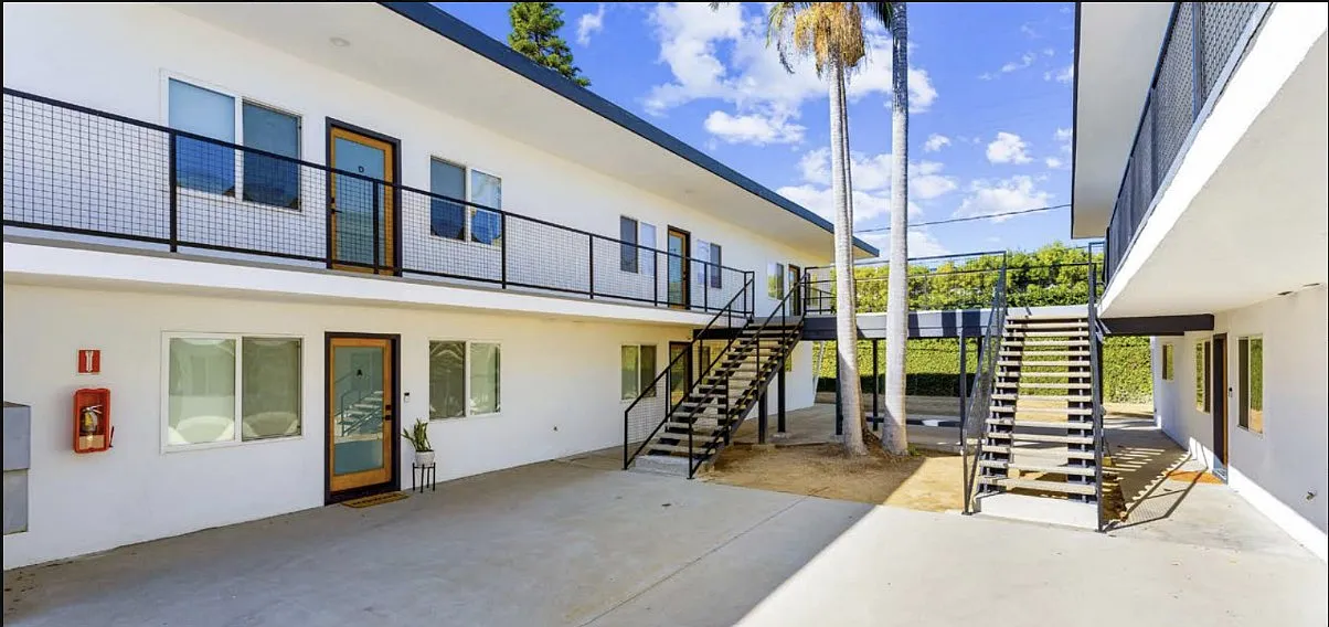 3 bed, 1100 sqft, $4,990 — Photo 3