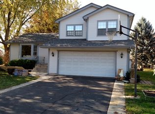 812 Cardinal Ln, Elk Grove Village, IL 60007